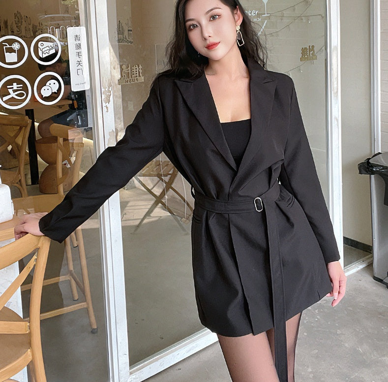 Western-style Tailored Blazer With A Cinched Waist And Tie